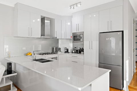 Modern Scarborough Townhouse - Accommodation QLD 3