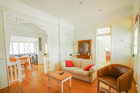 Montrose Farm Stay - Charming 2 Bedroom Cottage - Accommodation QLD 3