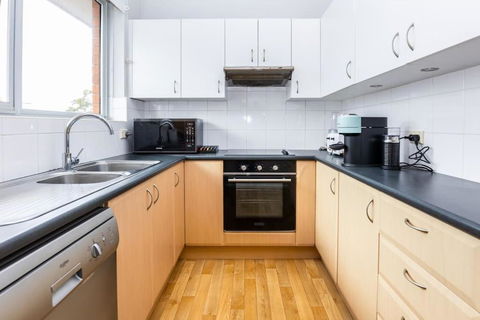 Mosman Views, 2bed, Parking, 15min Walk To Beach - Accommodation QLD 2