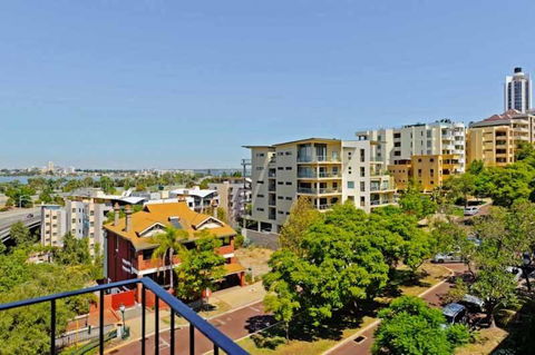 Mountway Holiday Apartments - Accommodation QLD 2