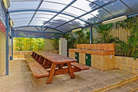 Mountway Holiday Apartments - Accommodation QLD 3