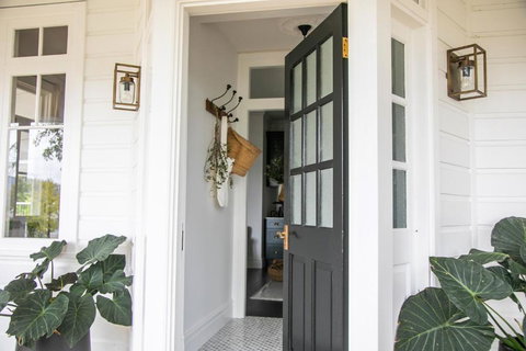 Narraweema Guesthouse - Historic Luxury BnB Retreat - Accommodation QLD 2