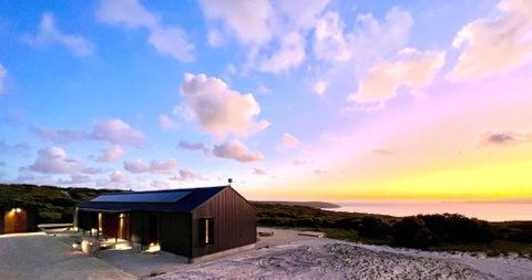 Native Dog Cabin - Accommodation QLD 0