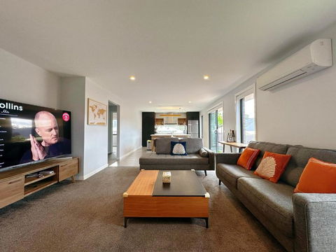 New Kingston Trampoline House - Accommodation QLD 2