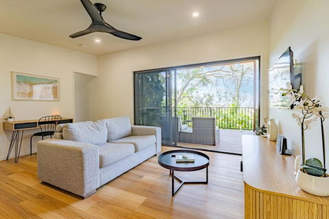 New - Our Treehouse Near Alex Beach - Accommodation QLD 0