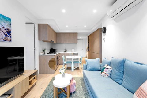 NEW Skyline View Luxury Apt Homey Heart Of ADL - Accommodation QLD 1