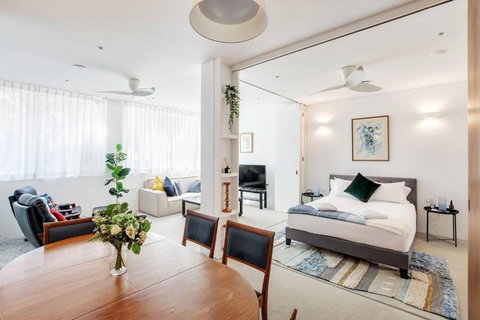 New York Warehouse Style In A Modern Passive House - Accommodation QLD 1