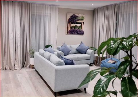 Newly Built Cozy Double Storey 3 Bed Room House At Prospect. - Accommodation QLD 3