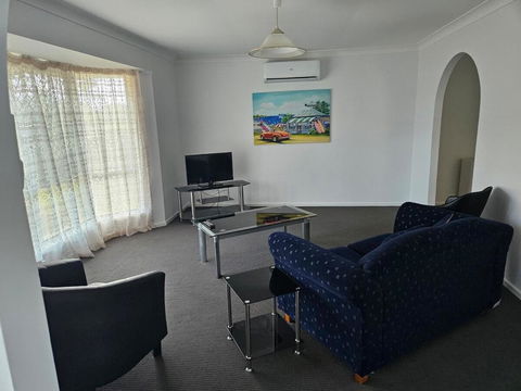 Newly Renovated & Quiet Area - Accommodation QLD 2