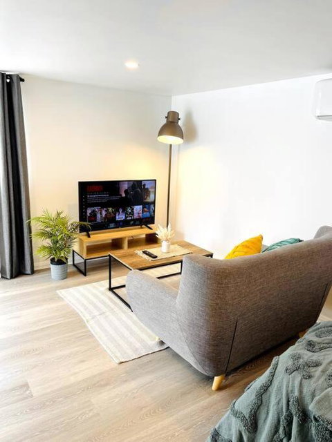 Newly Renovated Contemporary Private Studio Near Hobart CBD And Airport - Accommodation QLD 3