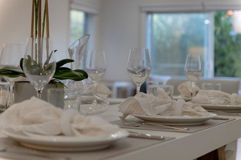Newsom House - Stylish & Elegant Home With 4 King Beds - Accommodation QLD 1