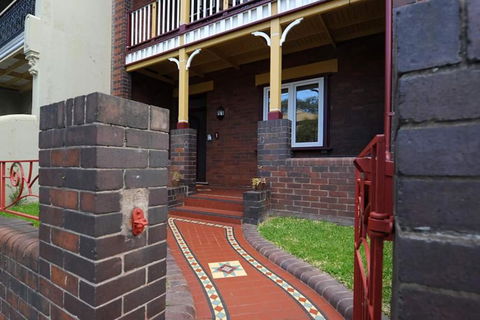 Newtown Vibes With Pool & Parking - Accommodation QLD 3