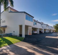 Noosa Parade Holiday Inn - Accommodation QLD