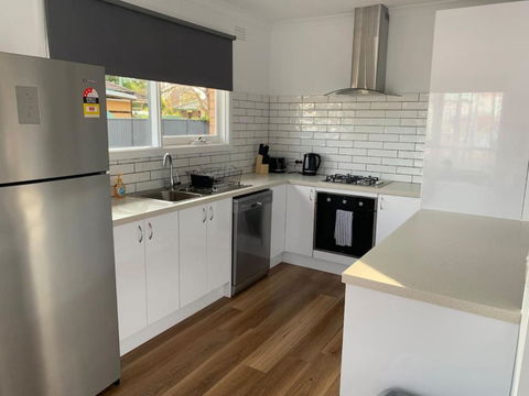 Nth Central 4BR Reno W WiFi - Accommodation QLD 3