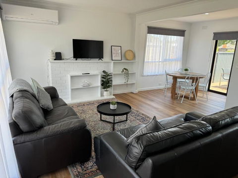 Nth Central 4BR Reno W WiFi - Accommodation QLD 0