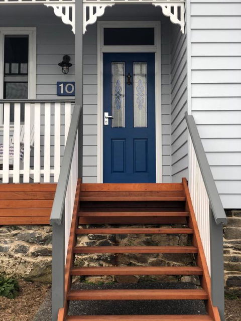 Number 10 -King Bed With Breakfast - Accommodation QLD 3