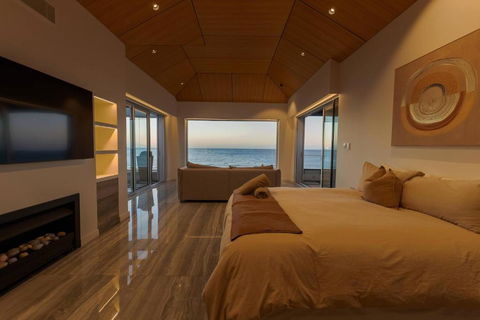 Ocean View Villa With Pool Spa & Cinema - Accommodation QLD 2