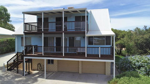 Ocean Vista Large Modern Home With Ocean Views - Accommodation QLD 1