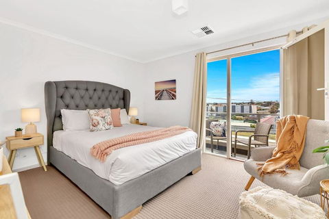 Oceanside At Christies Beach - Contemporary Comfort - Accommodation QLD 0