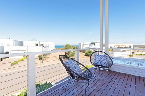 On Seascape - Accommodation QLD 3