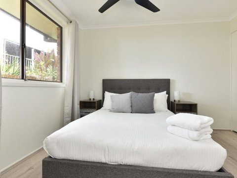 On The Lake At Fishing Point - Accommodation QLD 3