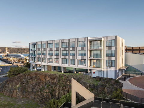 One North Terrace - Accommodation QLD 1