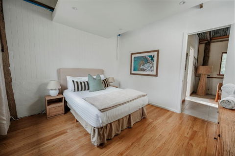 Orchard Cottage - Quiet Farm Escape - Accommodation QLD 1