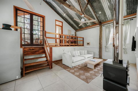Orchard Cottage - Quiet Farm Escape - Accommodation QLD 2