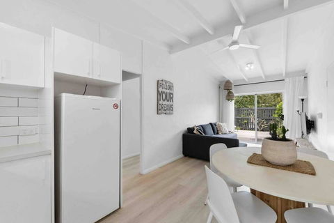 PA2 Stunning Sunshine Beach Apt Pets Welcome - Accommodation QLD 1