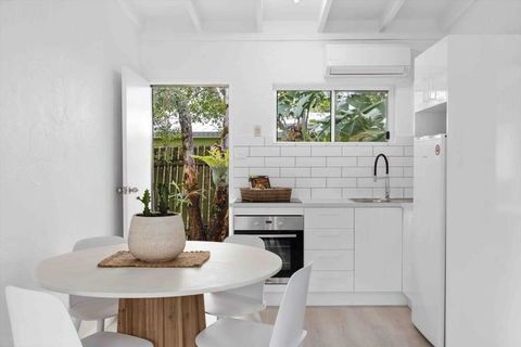 PA2 Stunning Sunshine Beach Apt Pets Welcome - Accommodation QLD 2
