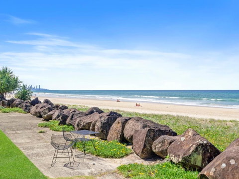 Pacific Breeze - Hosted By Burleigh Letting - Accommodation QLD 2