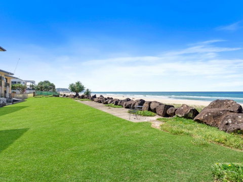 Pacific Breeze - Hosted By Burleigh Letting - Accommodation QLD 0