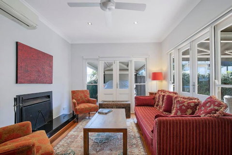 Paddington Cottage - A Classic Queenslander Stay - Accommodation QLD 2