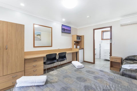 Palm Valley Motel - Accommodation QLD 1