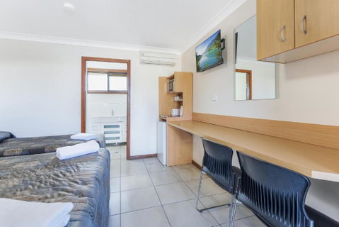 Palm Valley Motel - Accommodation QLD 3