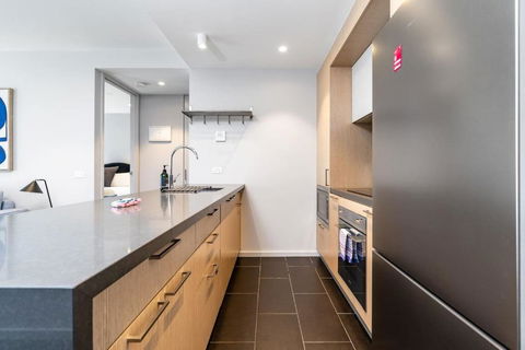 Paradise In Popular Pier Complex Apt - Kingston - Accommodation QLD 2