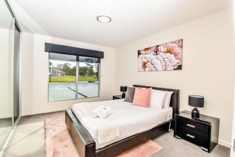 Paradise Point - Entire Home In Clarence Point, Tasmania Australia, 10 Guests 7 Bedrooms 7 Beds 3 Baths - Accommodation QLD 1