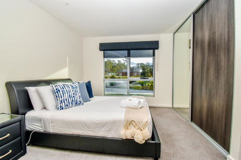 Paradise Point - Entire Home In Clarence Point, Tasmania Australia, 10 Guests 7 Bedrooms 7 Beds 3 Baths - Accommodation QLD 2