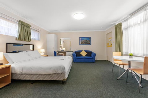 Paramount Motel - Accommodation QLD 3