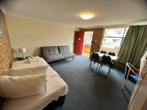Paramount Motel - Accommodation QLD 1
