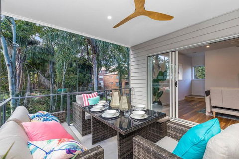 Park Avenue Townhouse Retreat Brisbane Sleeps 10 - Accommodation QLD 2