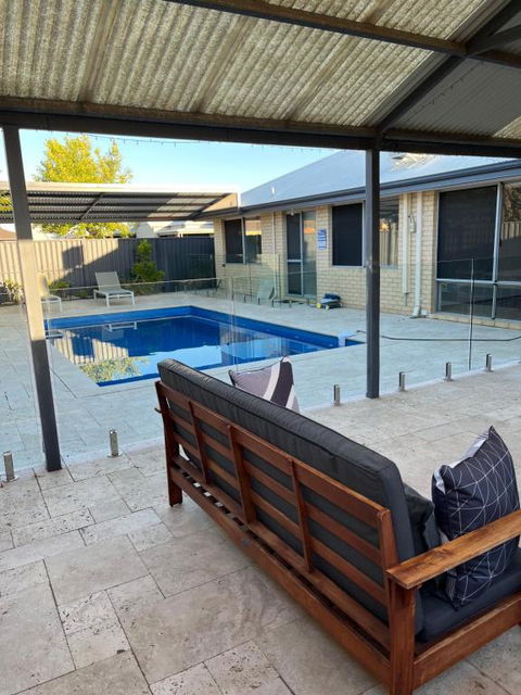 Parkside Pool Home In Aubin Grove - Accommodation QLD 0