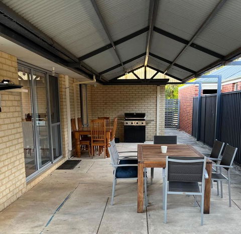 Parkside Pool Home In Aubin Grove - Accommodation QLD 2
