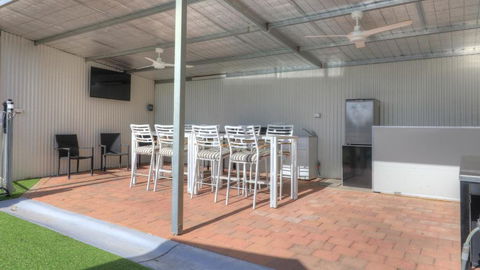 Paruna Motel - Accommodation QLD 3