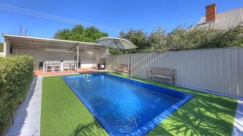 Paruna Motel - Accommodation QLD 2