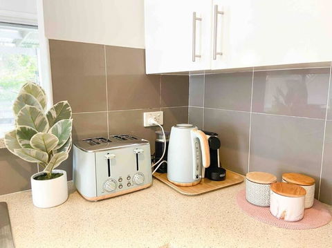 Peaceful Merewether Family Home - Accommodation QLD 2