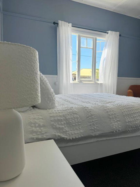 Penguin Paradise Beach House - Accommodation QLD 3