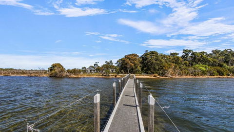 Peninsula At Metung - Access By Boat Only - Accommodation QLD 1