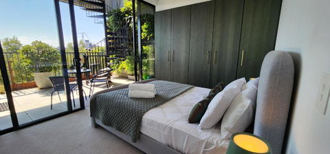 Penthouse Perfection With Private Rooftop Pool - Accommodation QLD 3