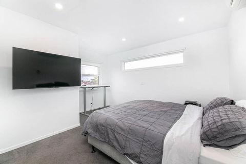 Perfect For Families And Groups - Large 5 Bedroom - Accommodation QLD 3